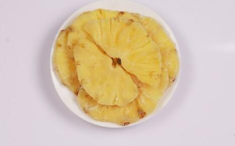 pineapple chunks dried sweetened.jpg