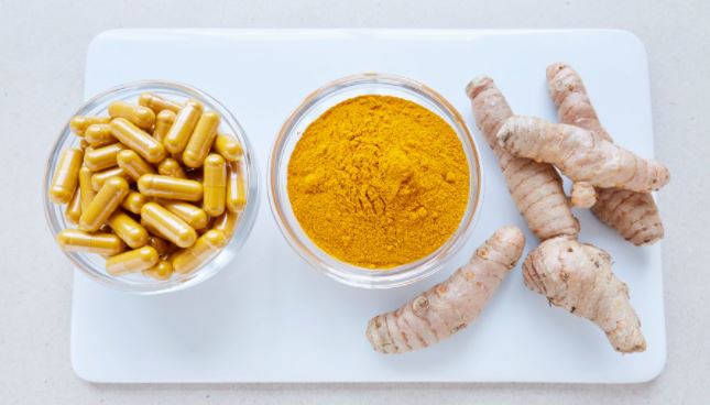 golden turmeric root extract with black pepper.png