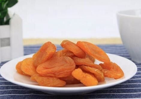 dried whole apricots.jpg