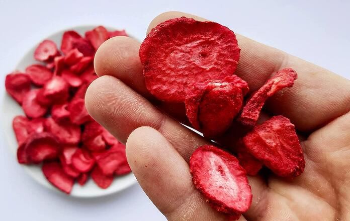 freeze dried strawberry pieces-1.jpg